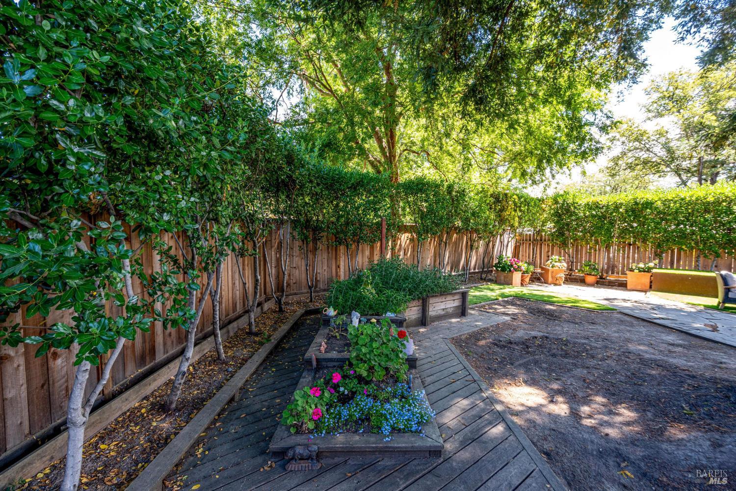 Detail Gallery Image 43 of 55 For 983 Glenwood Dr, Sonoma,  CA 95476 - 3 Beds | 2 Baths