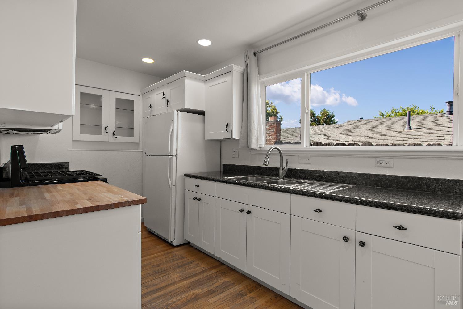 Detail Gallery Image 11 of 33 For 425 Gonzaga Ave, Vallejo,  CA 94589 - 4 Beds | 2 Baths