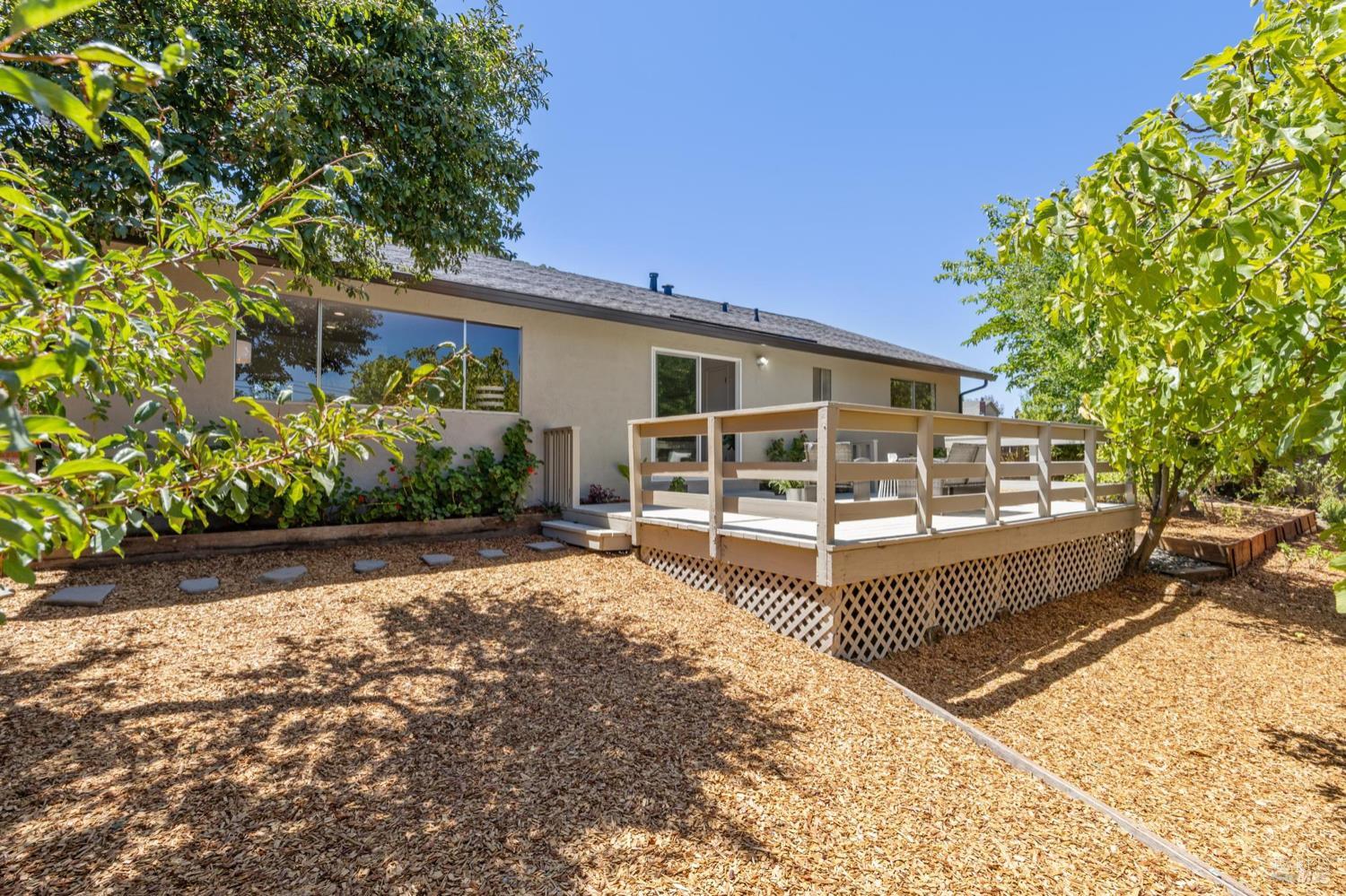 Detail Gallery Image 16 of 35 For 756 Estancia Way, San Rafael,  CA 94903 - 4 Beds | 2 Baths