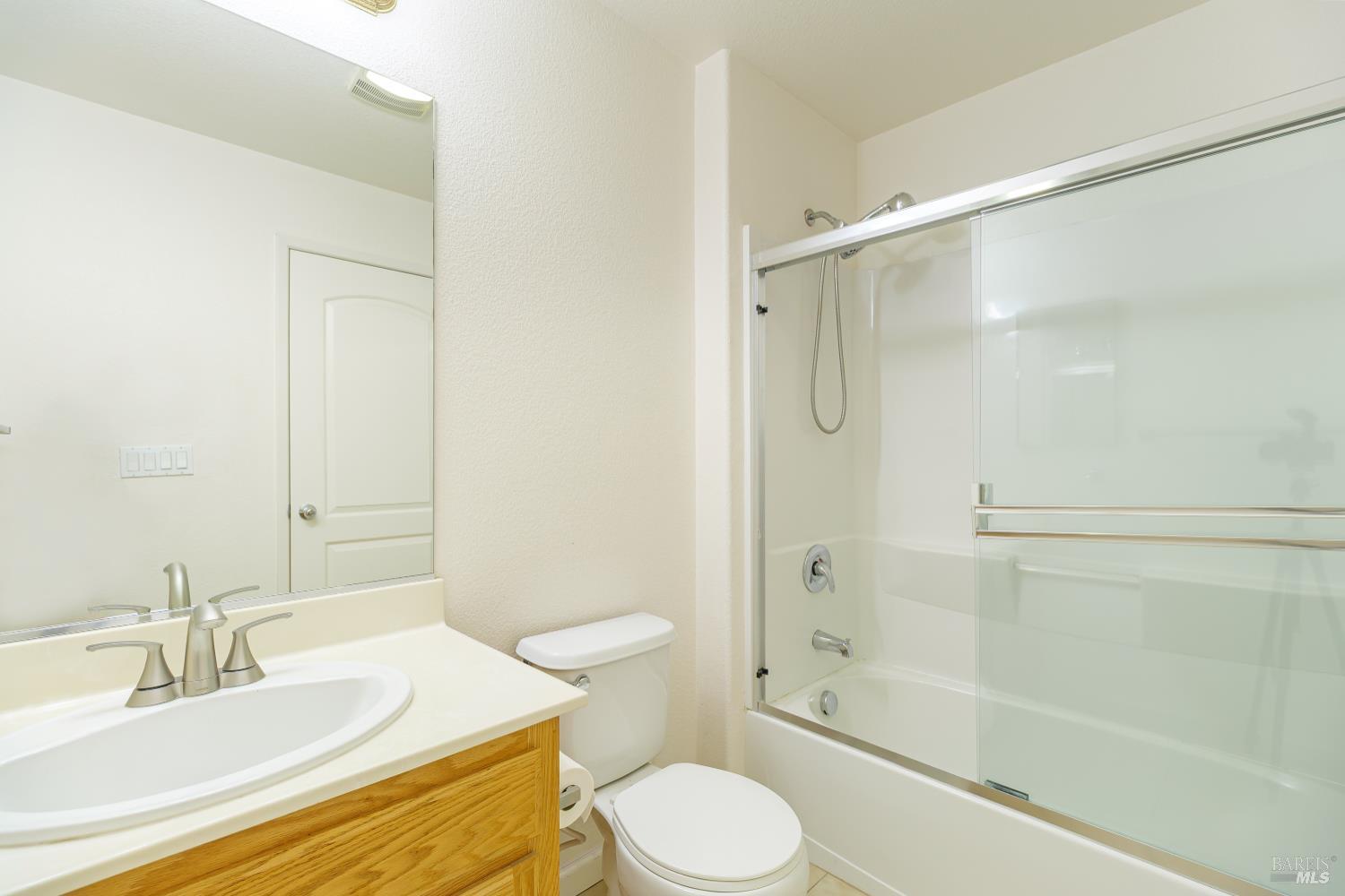 Detail Gallery Image 4 of 9 For 401 North Ave #210,  San Rafael,  CA 94903 - 2 Beds | 2 Baths