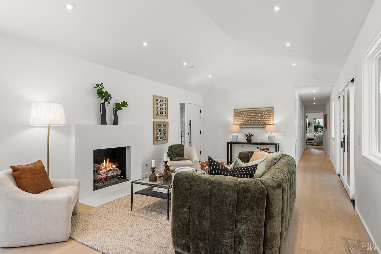 Detail Gallery Image 9 of 75 For 402 Alexander Ave, Larkspur,  CA 94939 - 4 Beds | 2/1 Baths