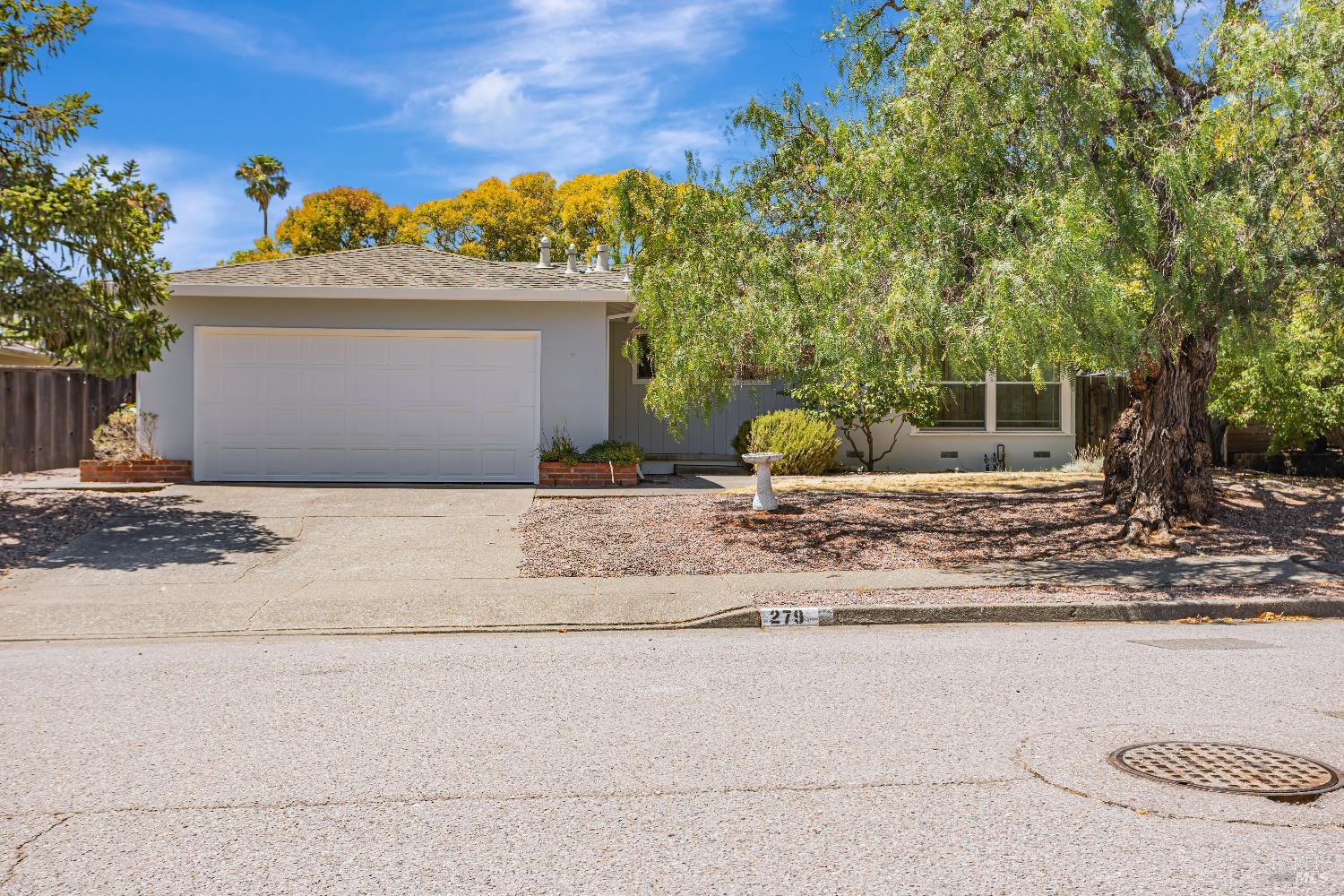 Detail Gallery Image 1 of 17 For 279 Orange Blossom Ln, San Rafael,  CA 94903 - 3 Beds | 2 Baths