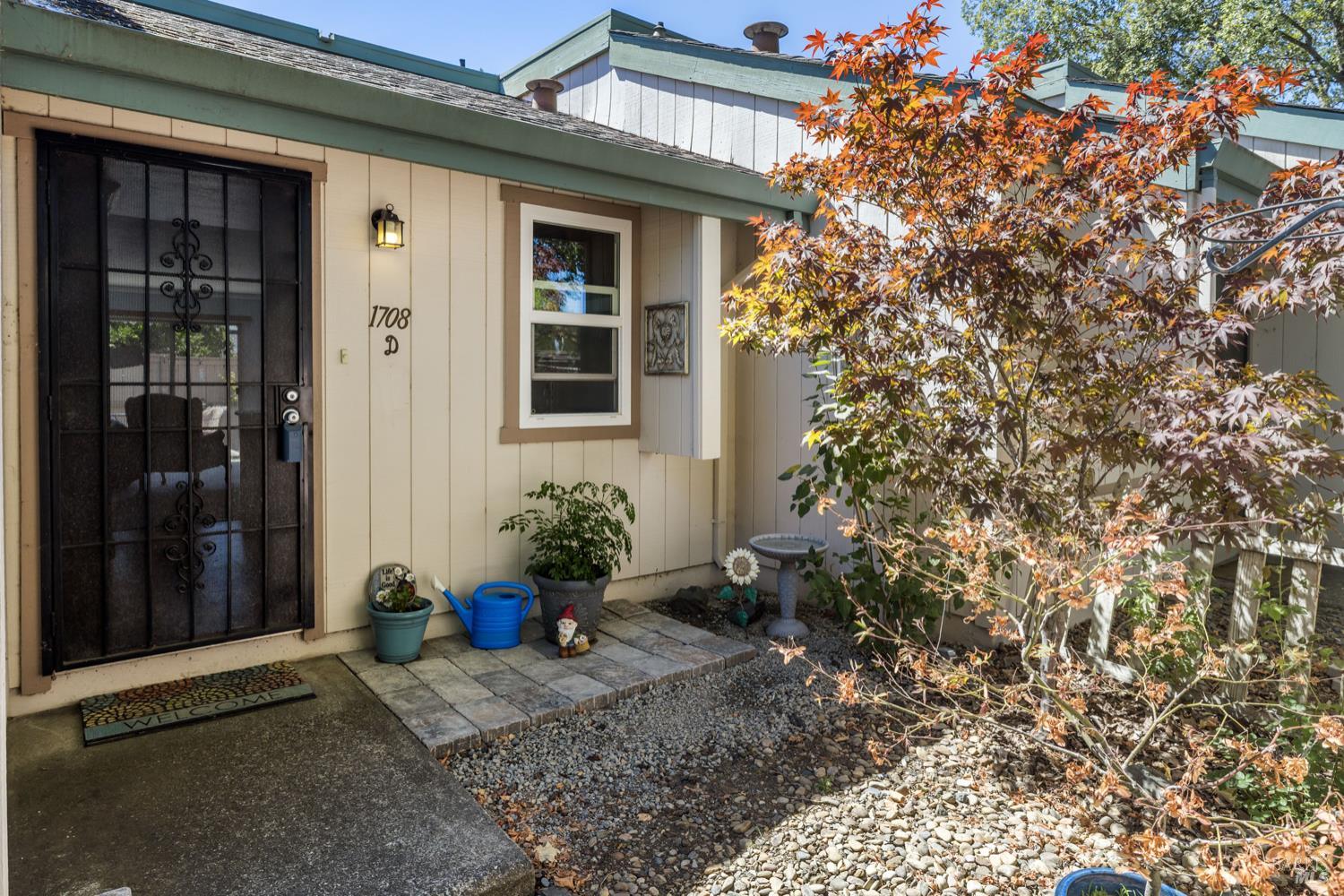 Detail Gallery Image 2 of 20 For 1708 Glenbrook Dr #D,  Santa Rosa,  CA 95401 - 2 Beds | 1 Baths