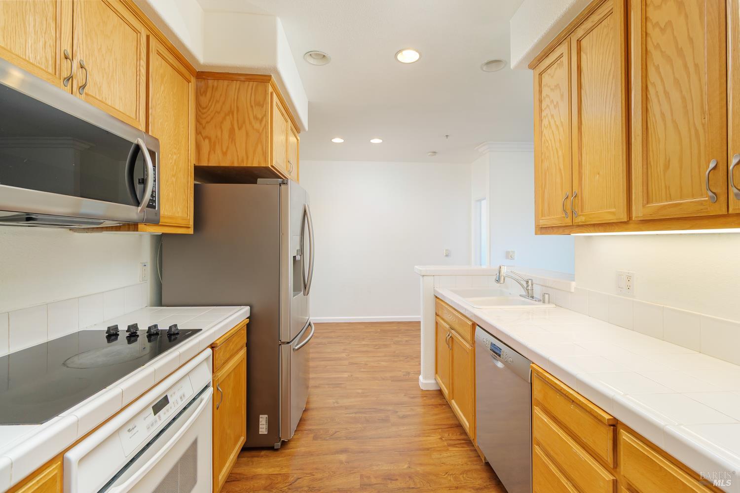 Detail Gallery Image 1 of 9 For 401 North Ave #210,  San Rafael,  CA 94903 - 2 Beds | 2 Baths