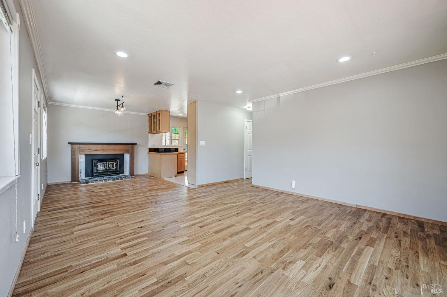 Detail Gallery Image 10 of 43 For 55 Park Cir, Sausalito,  CA 94965 - 4 Beds | 2/1 Baths
