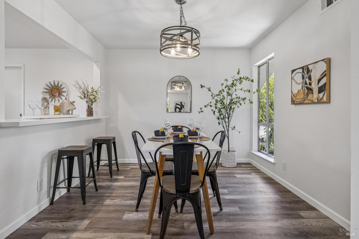 Detail Gallery Image 21 of 35 For 756 Estancia Way, San Rafael,  CA 94903 - 4 Beds | 2 Baths