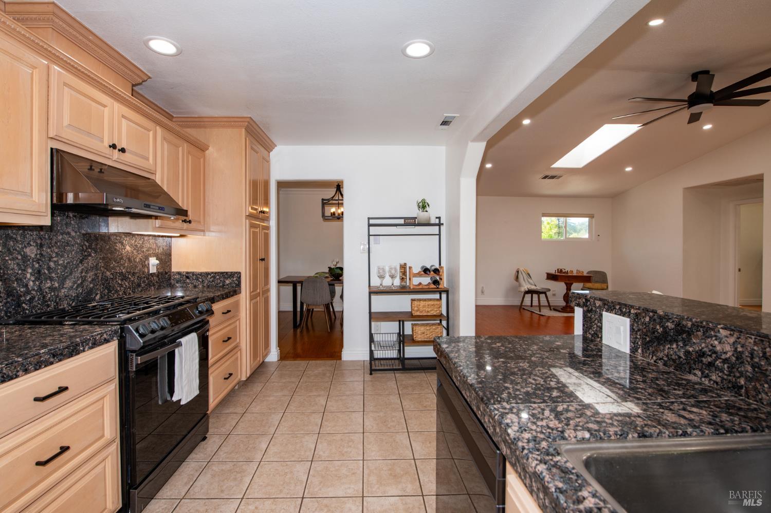 Detail Gallery Image 8 of 40 For 1651 Green Valley Rd, Danville,  CA 94526 - 4 Beds | 2 Baths