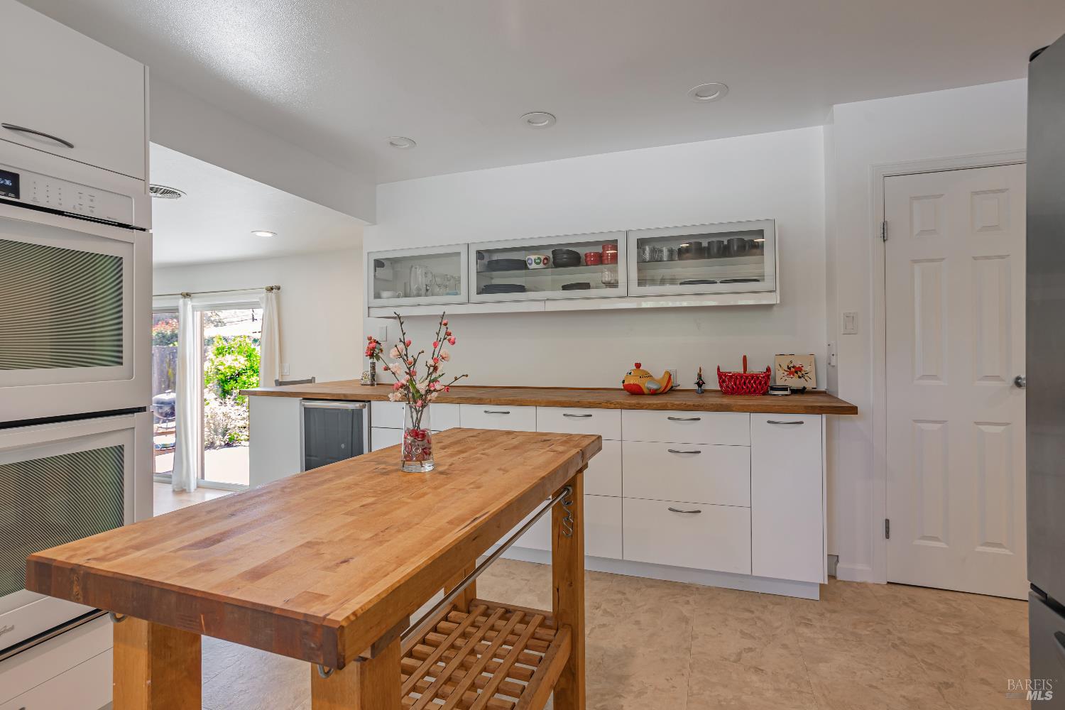 Detail Gallery Image 7 of 17 For 279 Orange Blossom Ln, San Rafael,  CA 94903 - 3 Beds | 2 Baths