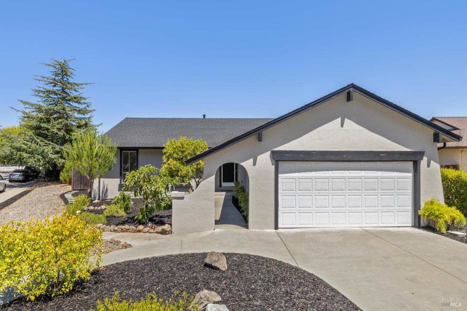 Detail Gallery Image 2 of 35 For 756 Estancia Way, San Rafael,  CA 94903 - 4 Beds | 2 Baths