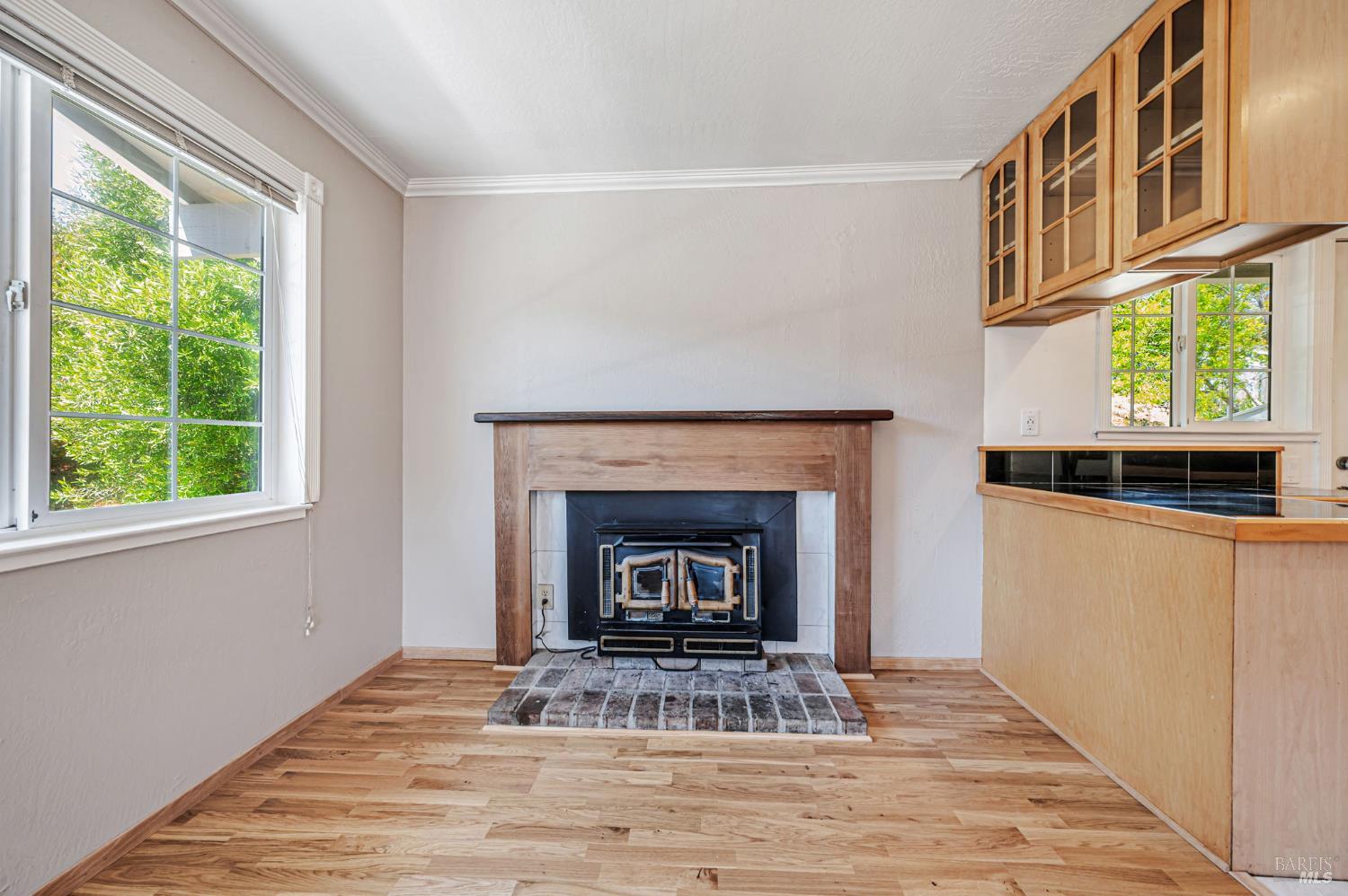 Detail Gallery Image 9 of 43 For 55 Park Cir, Sausalito,  CA 94965 - 4 Beds | 2/1 Baths