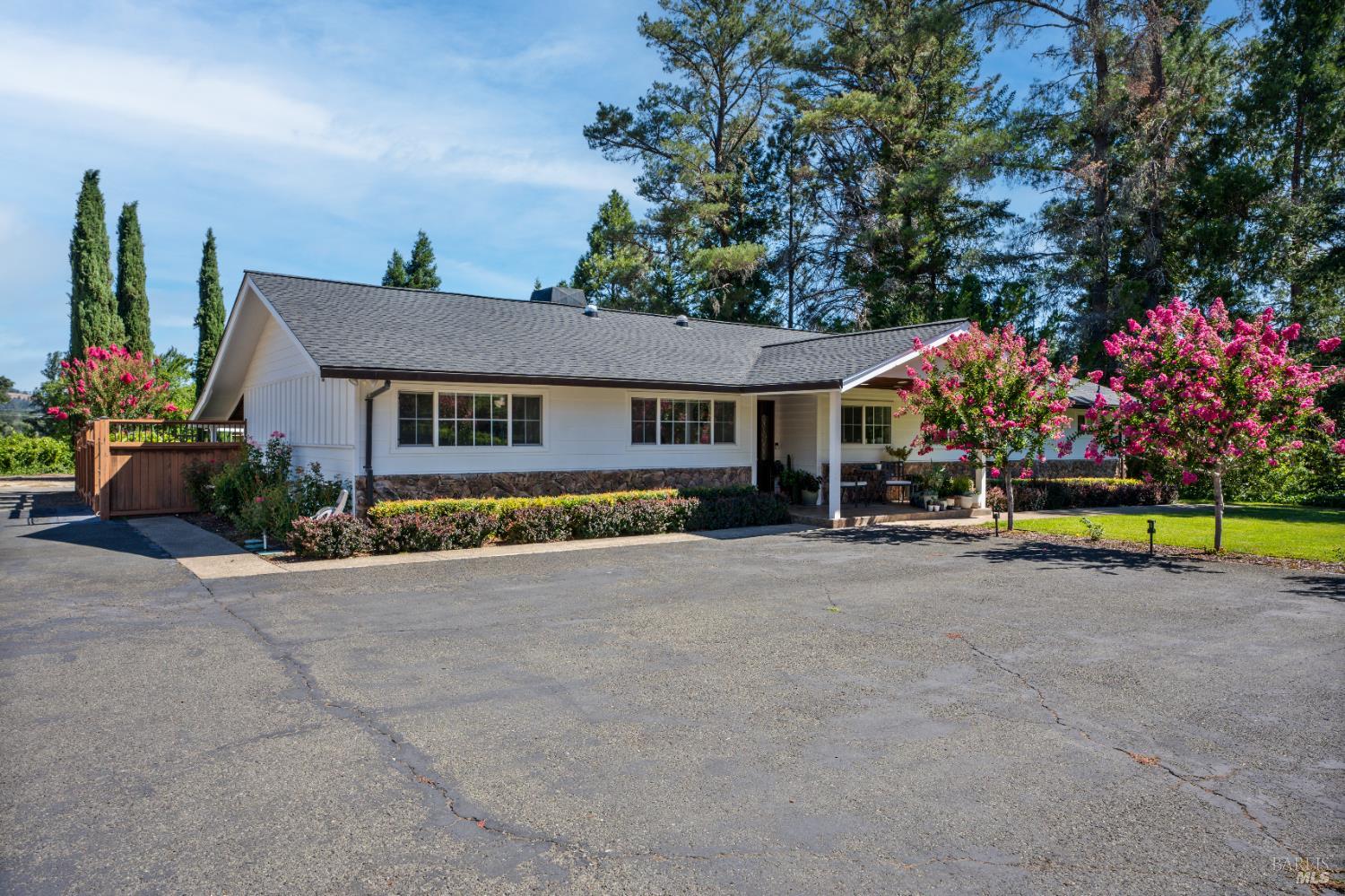 Detail Gallery Image 1 of 25 For 940 Bel Arbres Dr, Redwood Valley,  CA 95470 - 4 Beds | 3 Baths