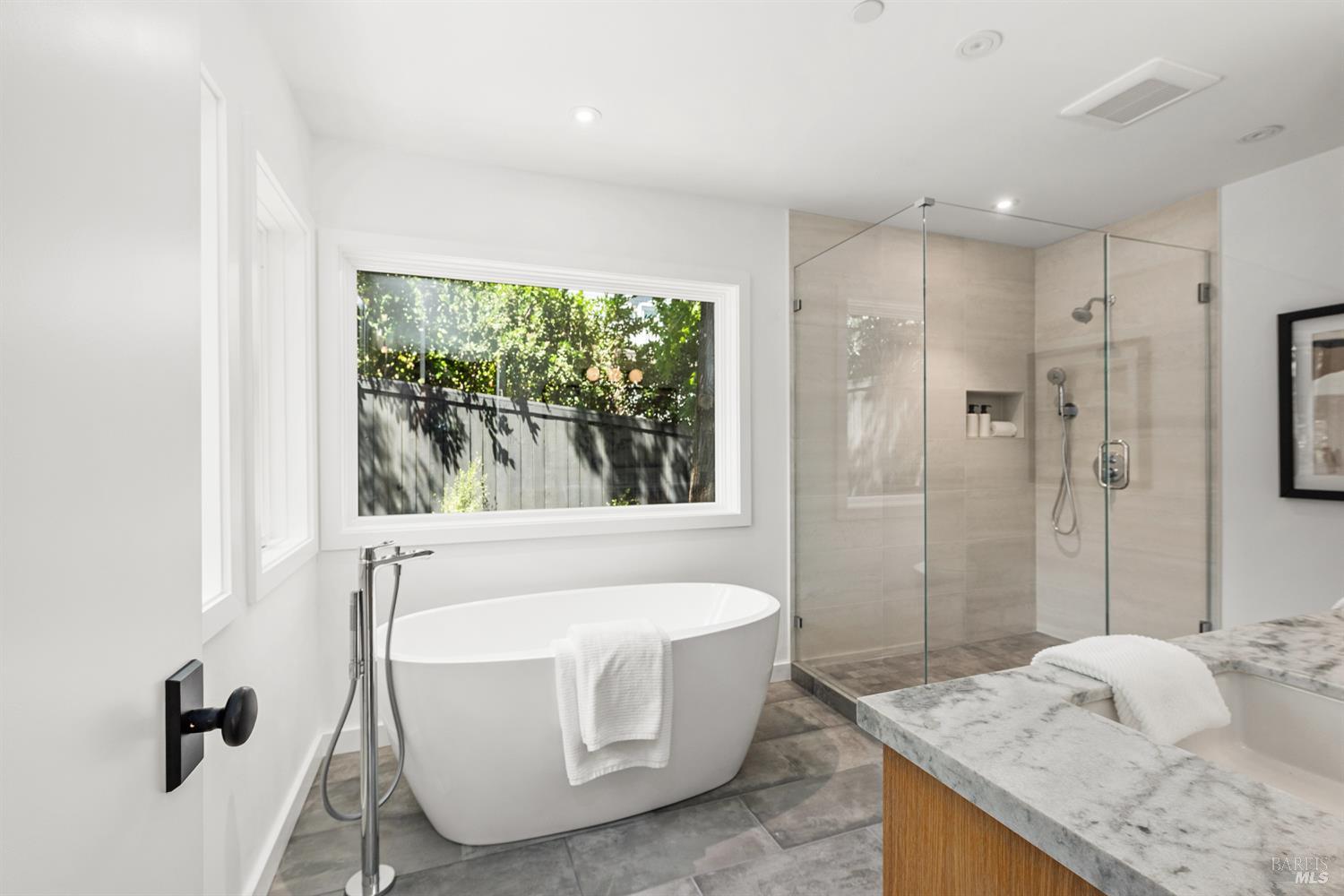 Detail Gallery Image 27 of 75 For 402 Alexander Ave, Larkspur,  CA 94939 - 4 Beds | 2/1 Baths