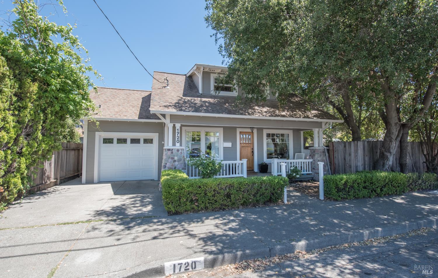 Detail Gallery Image 2 of 58 For 1720 Slater St, Santa Rosa,  CA 95404 - 2 Beds | 2 Baths