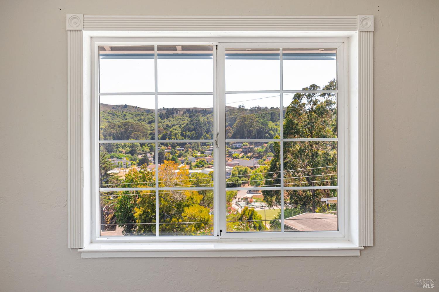 Detail Gallery Image 24 of 43 For 55 Park Cir, Sausalito,  CA 94965 - 4 Beds | 2/1 Baths