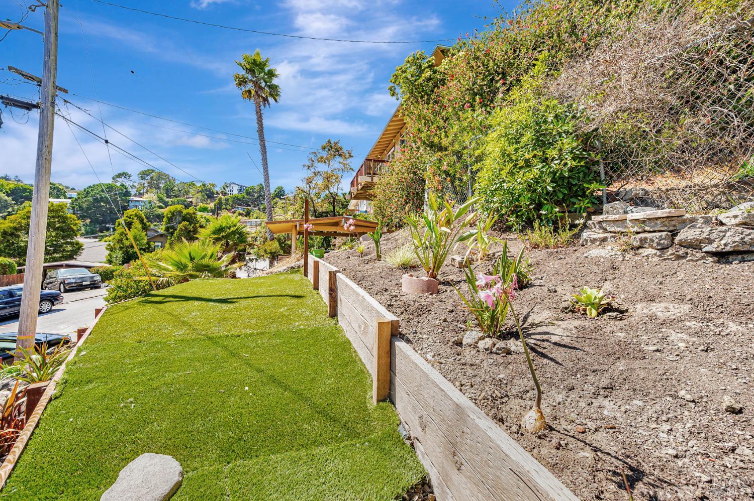 Detail Gallery Image 5 of 43 For 55 Park Cir, Sausalito,  CA 94965 - 4 Beds | 2/1 Baths