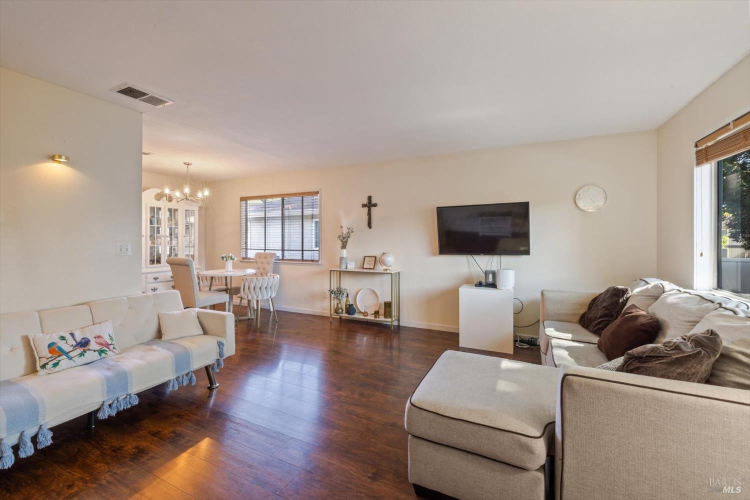 Detail Gallery Image 2 of 15 For 1951 Aletha Ln #4,  Vacaville,  CA 95687 - 3 Beds | 1/1 Baths