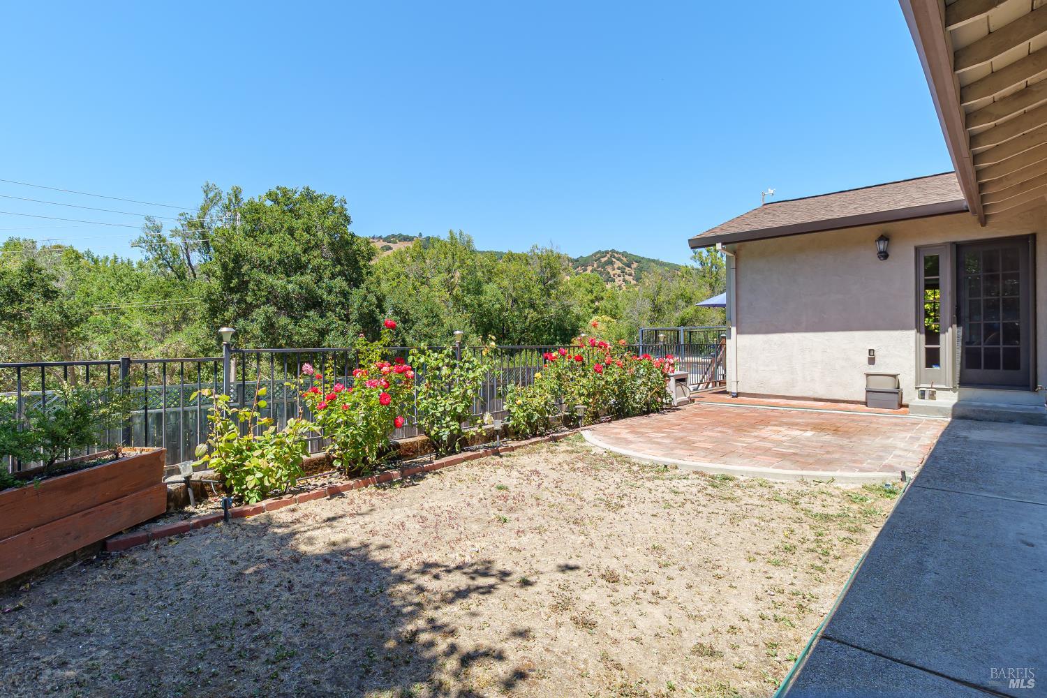 Detail Gallery Image 24 of 30 For 92 Upper Oak Dr, San Rafael,  CA 94903 - 4 Beds | 2 Baths