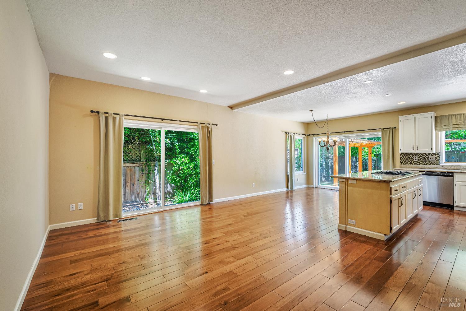 Detail Gallery Image 6 of 19 For 5441 Shallows Pl, Santa Rosa,  CA 95409 - 4 Beds | 3 Baths