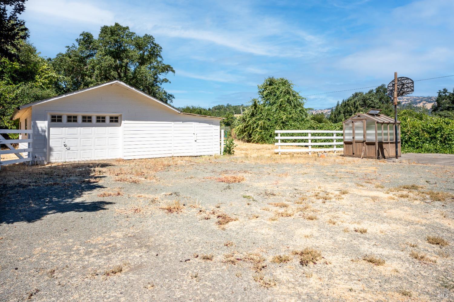 Detail Gallery Image 7 of 25 For 940 Bel Arbres Dr, Redwood Valley,  CA 95470 - 4 Beds | 3 Baths