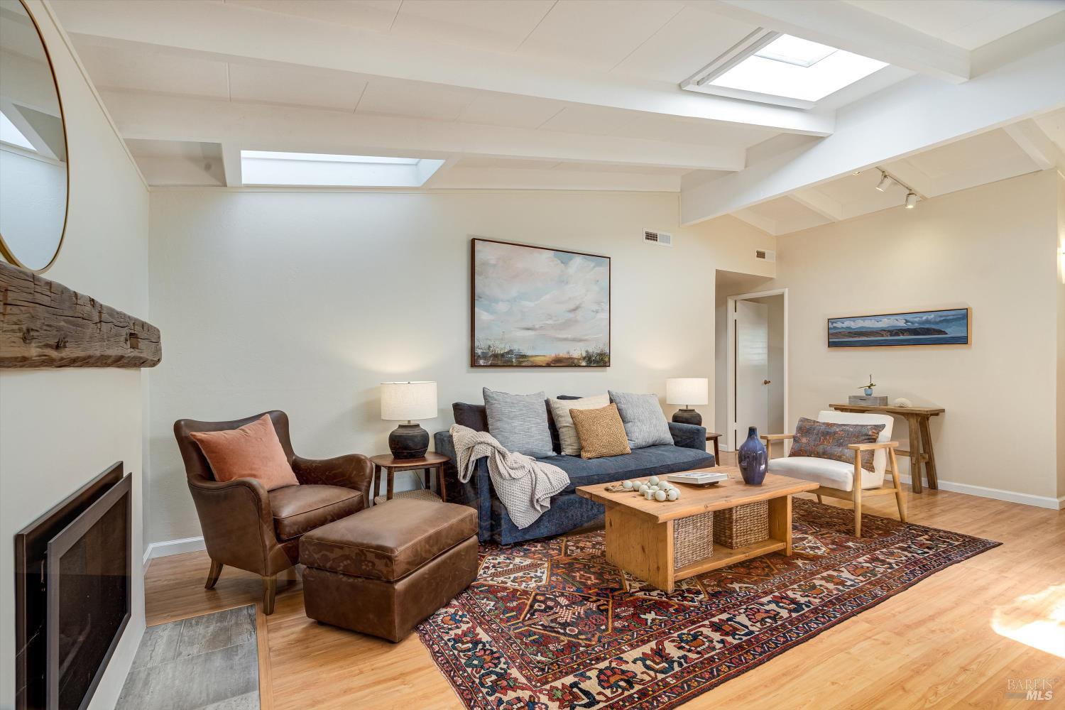 Detail Gallery Image 16 of 55 For 983 Glenwood Dr, Sonoma,  CA 95476 - 3 Beds | 2 Baths