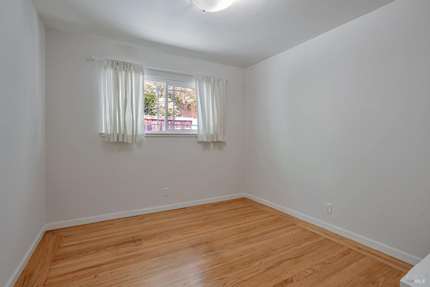 Detail Gallery Image 11 of 17 For 279 Orange Blossom Ln, San Rafael,  CA 94903 - 3 Beds | 2 Baths