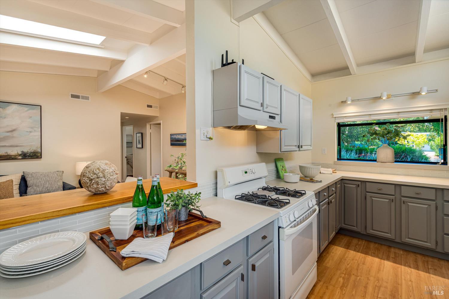 Detail Gallery Image 23 of 55 For 983 Glenwood Dr, Sonoma,  CA 95476 - 3 Beds | 2 Baths