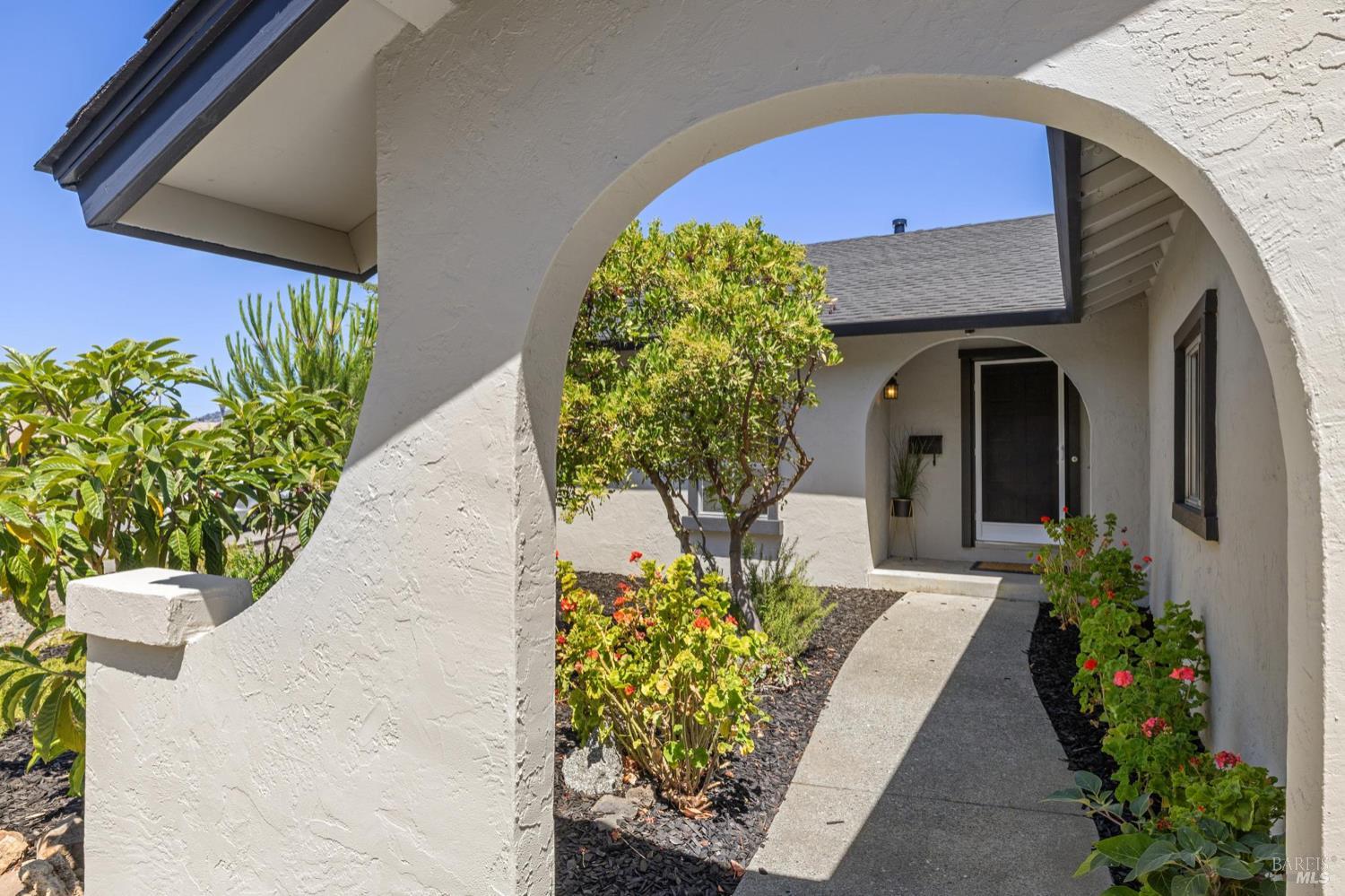Detail Gallery Image 3 of 35 For 756 Estancia Way, San Rafael,  CA 94903 - 4 Beds | 2 Baths