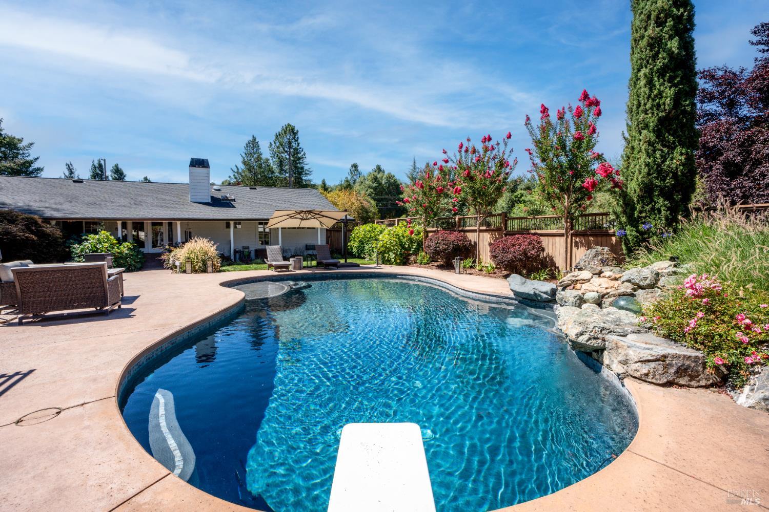 Detail Gallery Image 6 of 25 For 940 Bel Arbres Dr, Redwood Valley,  CA 95470 - 4 Beds | 3 Baths