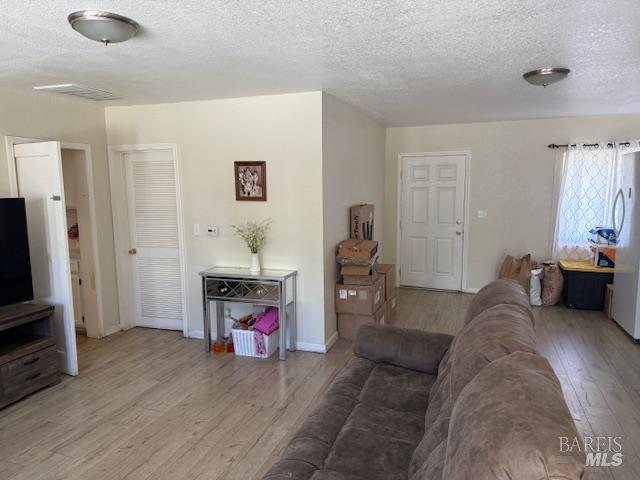 Detail Gallery Image 10 of 14 For 650 Marvin Way, Dixon,  CA 95620 - 3 Beds | 2 Baths