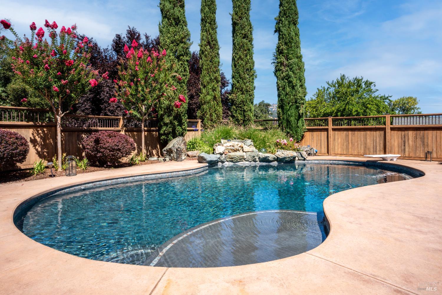 Detail Gallery Image 5 of 25 For 940 Bel Arbres Dr, Redwood Valley,  CA 95470 - 4 Beds | 3 Baths