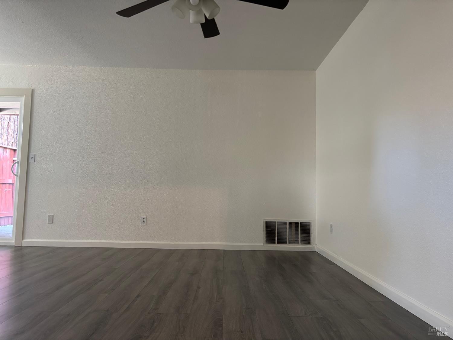 Detail Gallery Image 5 of 18 For 1960 Grande Cir #41,  Fairfield,  CA 94533 - 2 Beds | 1/1 Baths