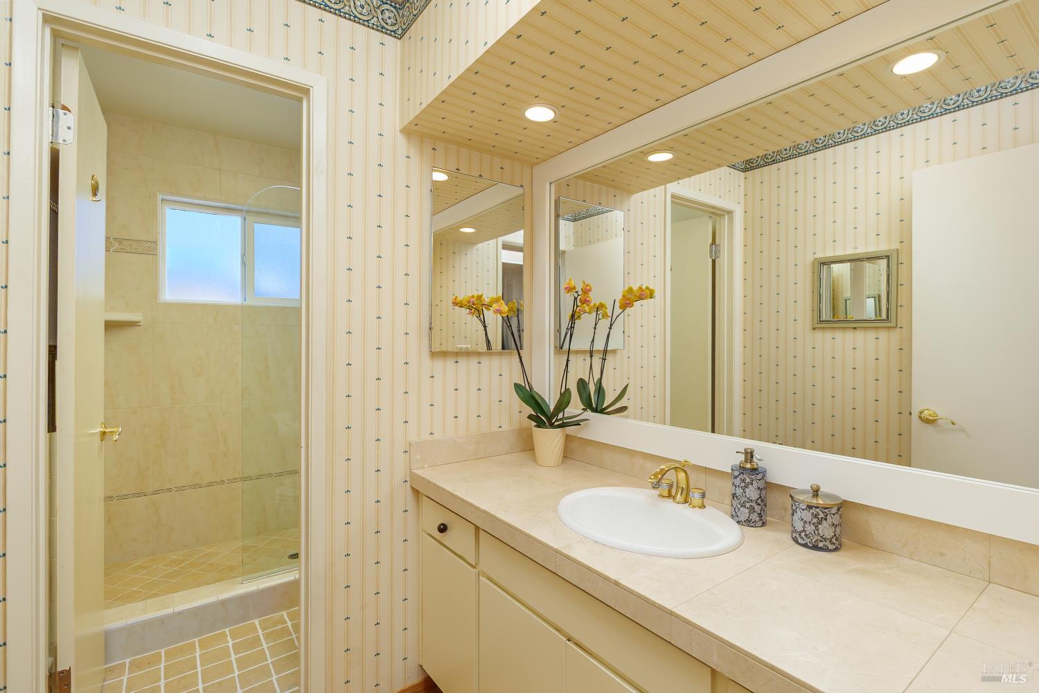 Detail Gallery Image 18 of 30 For 92 Upper Oak Dr, San Rafael,  CA 94903 - 4 Beds | 2 Baths