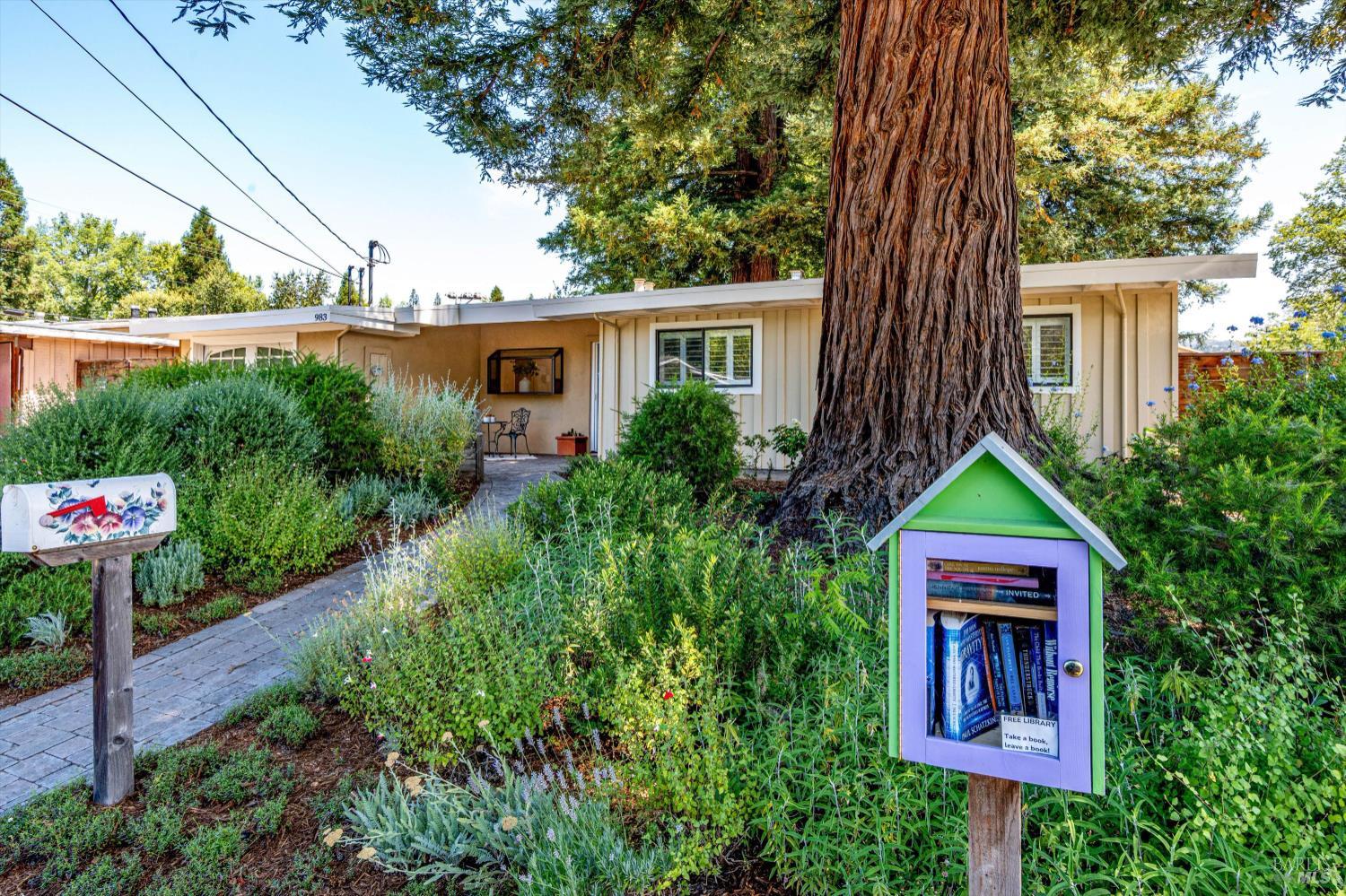 Detail Gallery Image 9 of 55 For 983 Glenwood Dr, Sonoma,  CA 95476 - 3 Beds | 2 Baths