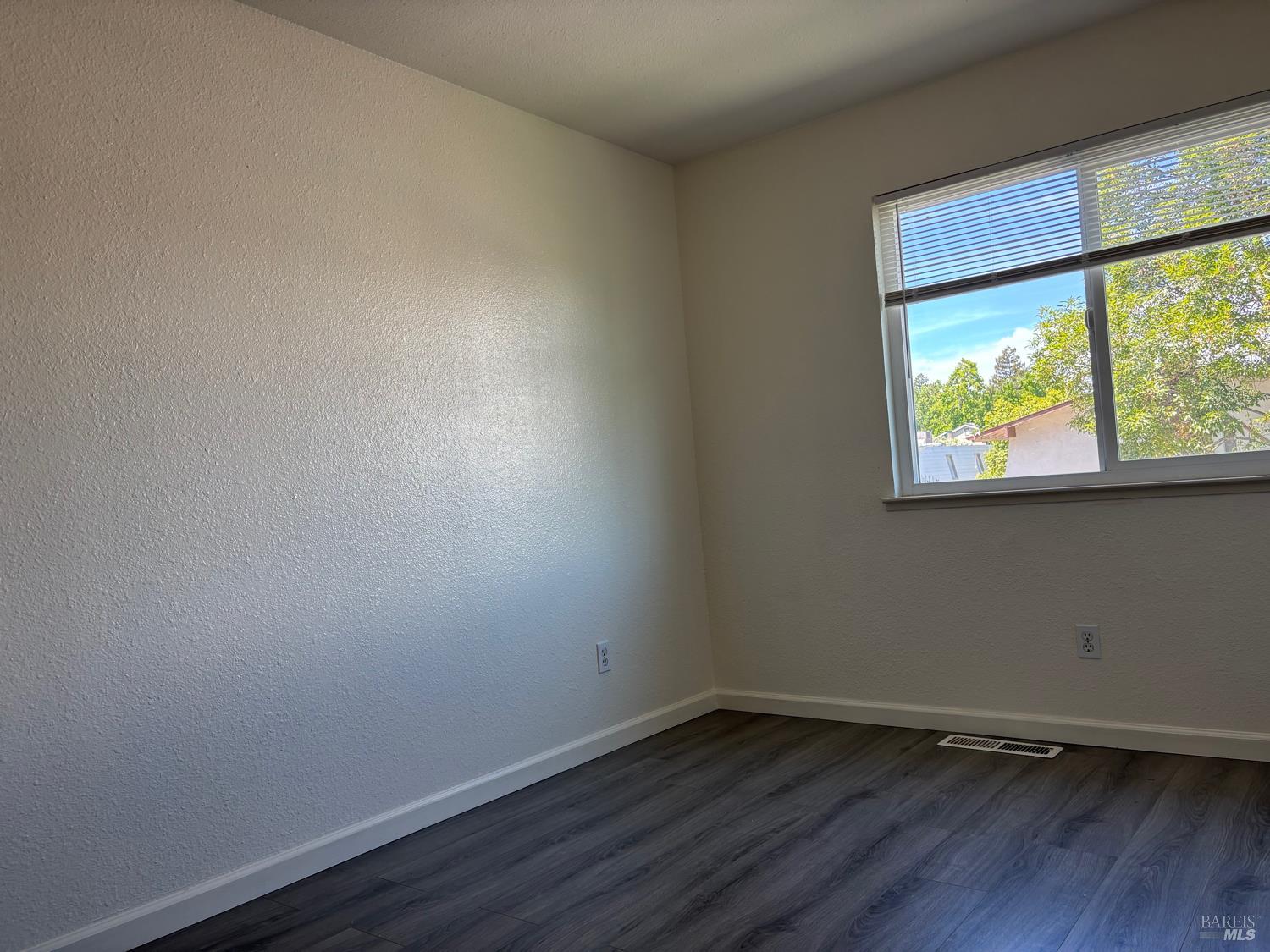 Detail Gallery Image 11 of 18 For 1960 Grande Cir #41,  Fairfield,  CA 94533 - 2 Beds | 1/1 Baths
