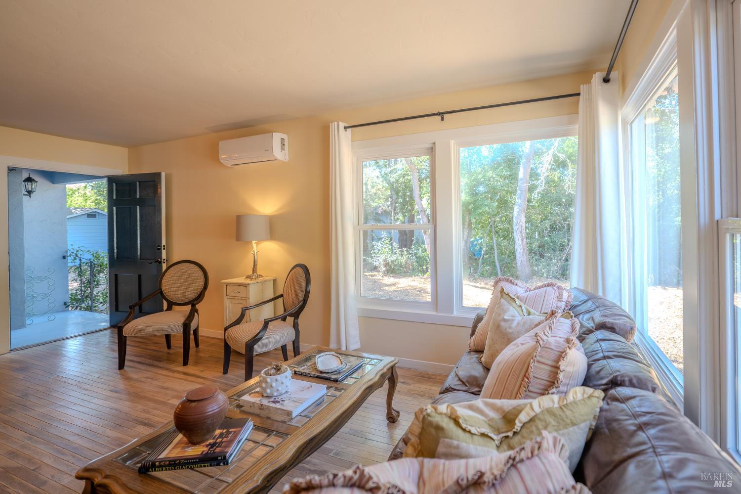 Detail Gallery Image 5 of 32 For 2008 Orchard St, Santa Rosa,  CA 95404 - 3 Beds | 1 Baths
