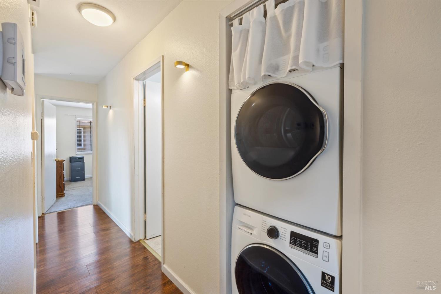 Detail Gallery Image 6 of 15 For 1951 Aletha Ln #4,  Vacaville,  CA 95687 - 3 Beds | 1/1 Baths