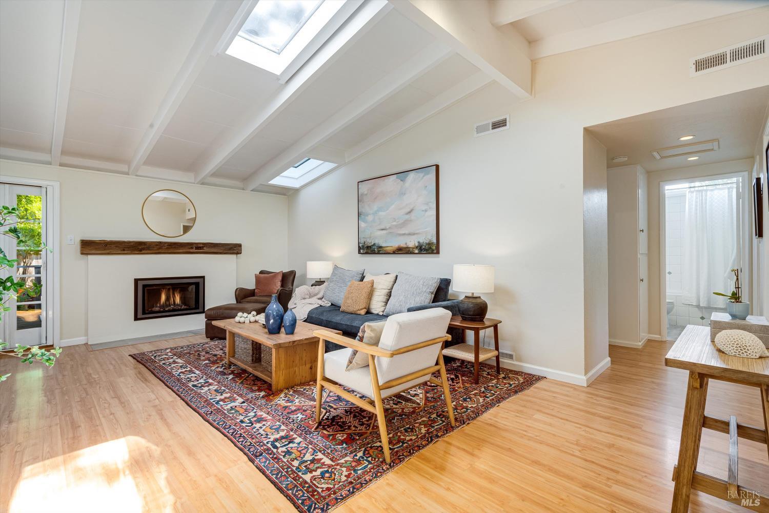 Detail Gallery Image 14 of 55 For 983 Glenwood Dr, Sonoma,  CA 95476 - 3 Beds | 2 Baths