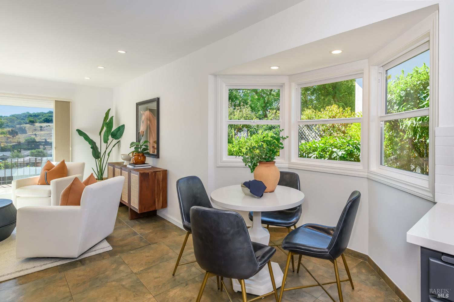 Detail Gallery Image 15 of 44 For 120 Twelveoak Hill Dr, San Rafael,  CA 94903 - 4 Beds | 2/1 Baths