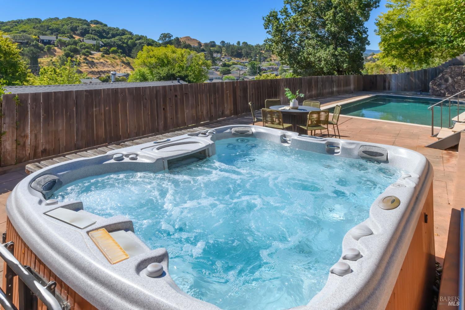Detail Gallery Image 37 of 44 For 120 Twelveoak Hill Dr, San Rafael,  CA 94903 - 4 Beds | 2/1 Baths