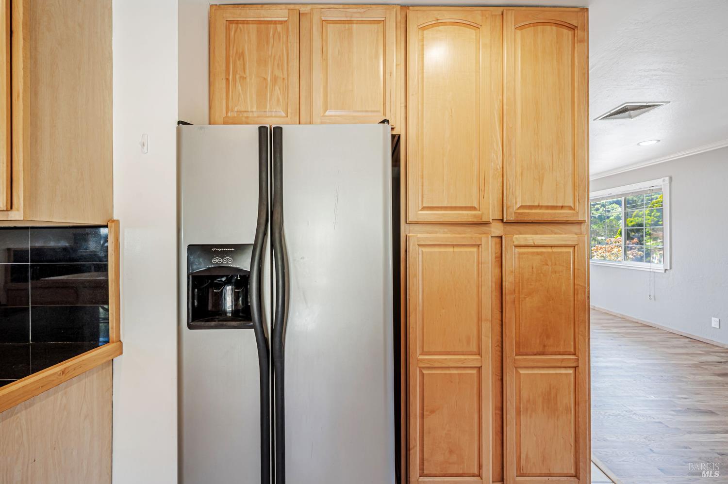 Detail Gallery Image 16 of 43 For 55 Park Cir, Sausalito,  CA 94965 - 4 Beds | 2/1 Baths