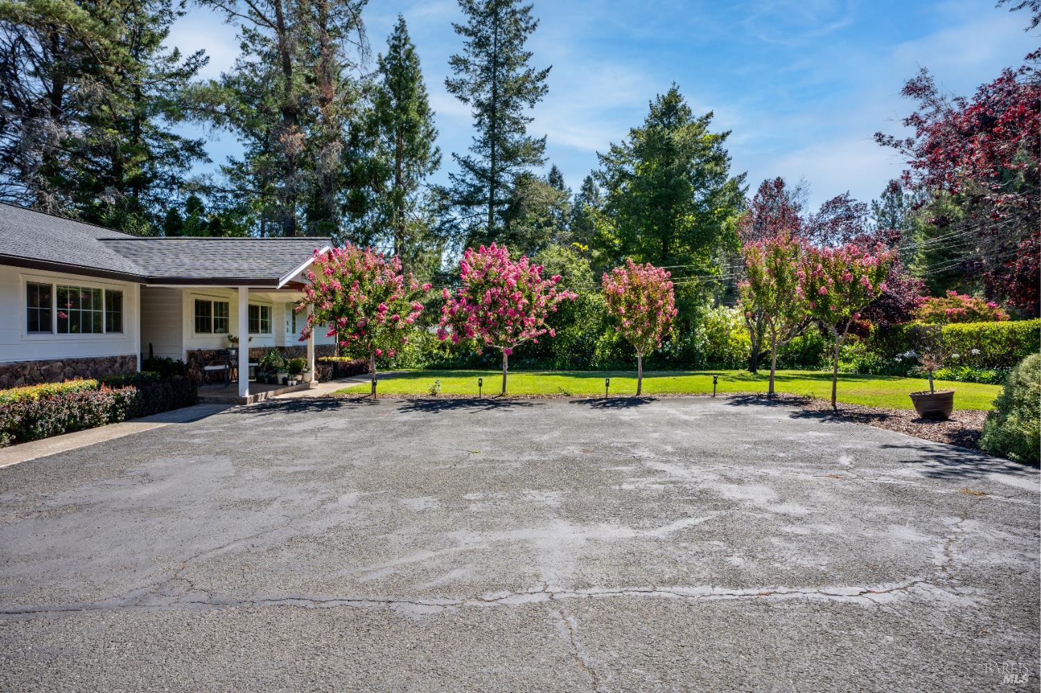Detail Gallery Image 2 of 25 For 940 Bel Arbres Dr, Redwood Valley,  CA 95470 - 4 Beds | 3 Baths