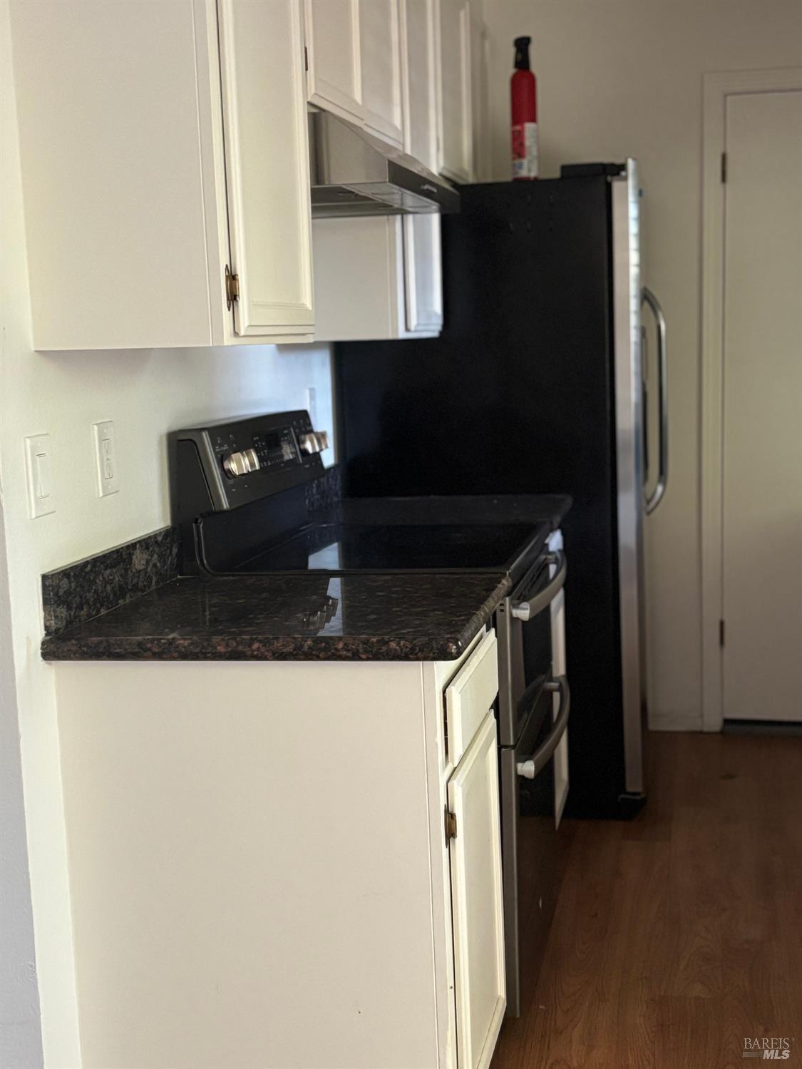 Detail Gallery Image 5 of 6 For 441 W 7th St, Sonoma,  CA 95476 - 2 Beds | 2 Baths