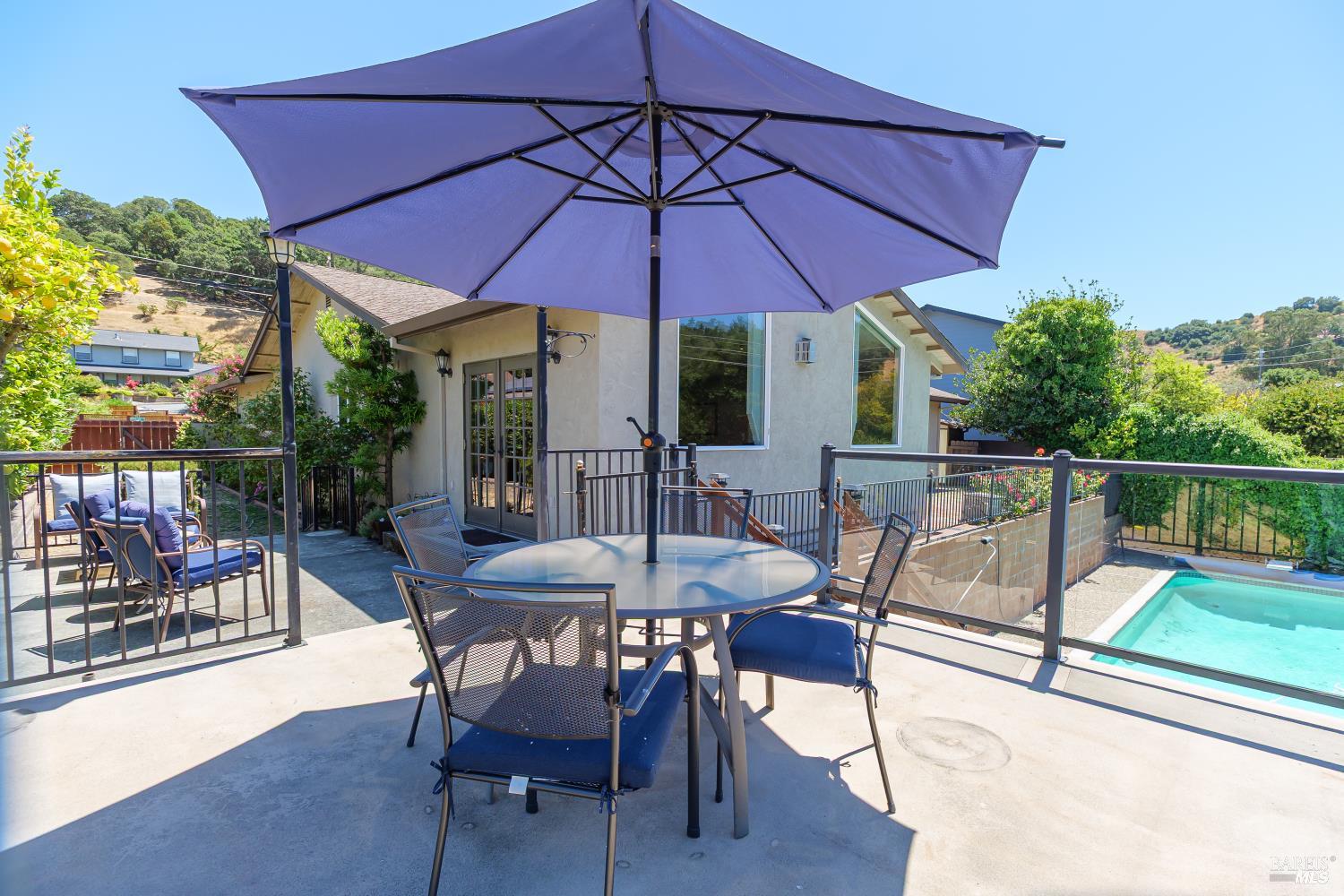 Detail Gallery Image 22 of 30 For 92 Upper Oak Dr, San Rafael,  CA 94903 - 4 Beds | 2 Baths