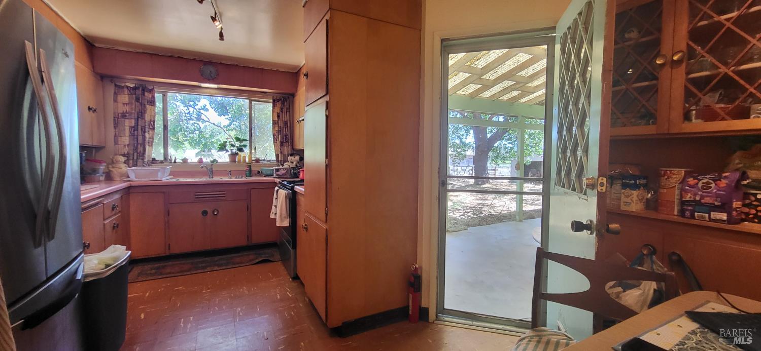 Detail Gallery Image 14 of 18 For 3291 Guerneville Rd, Santa Rosa,  CA 95401 - 3 Beds | 2 Baths