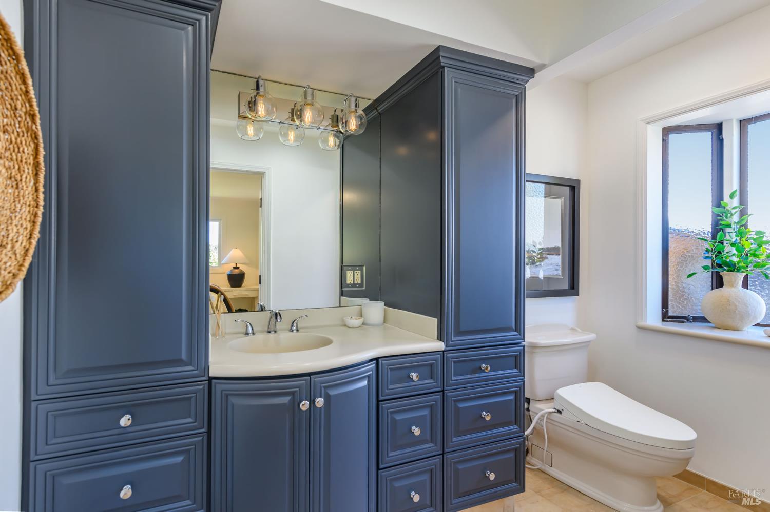 Detail Gallery Image 22 of 44 For 120 Twelveoak Hill Dr, San Rafael,  CA 94903 - 4 Beds | 2/1 Baths