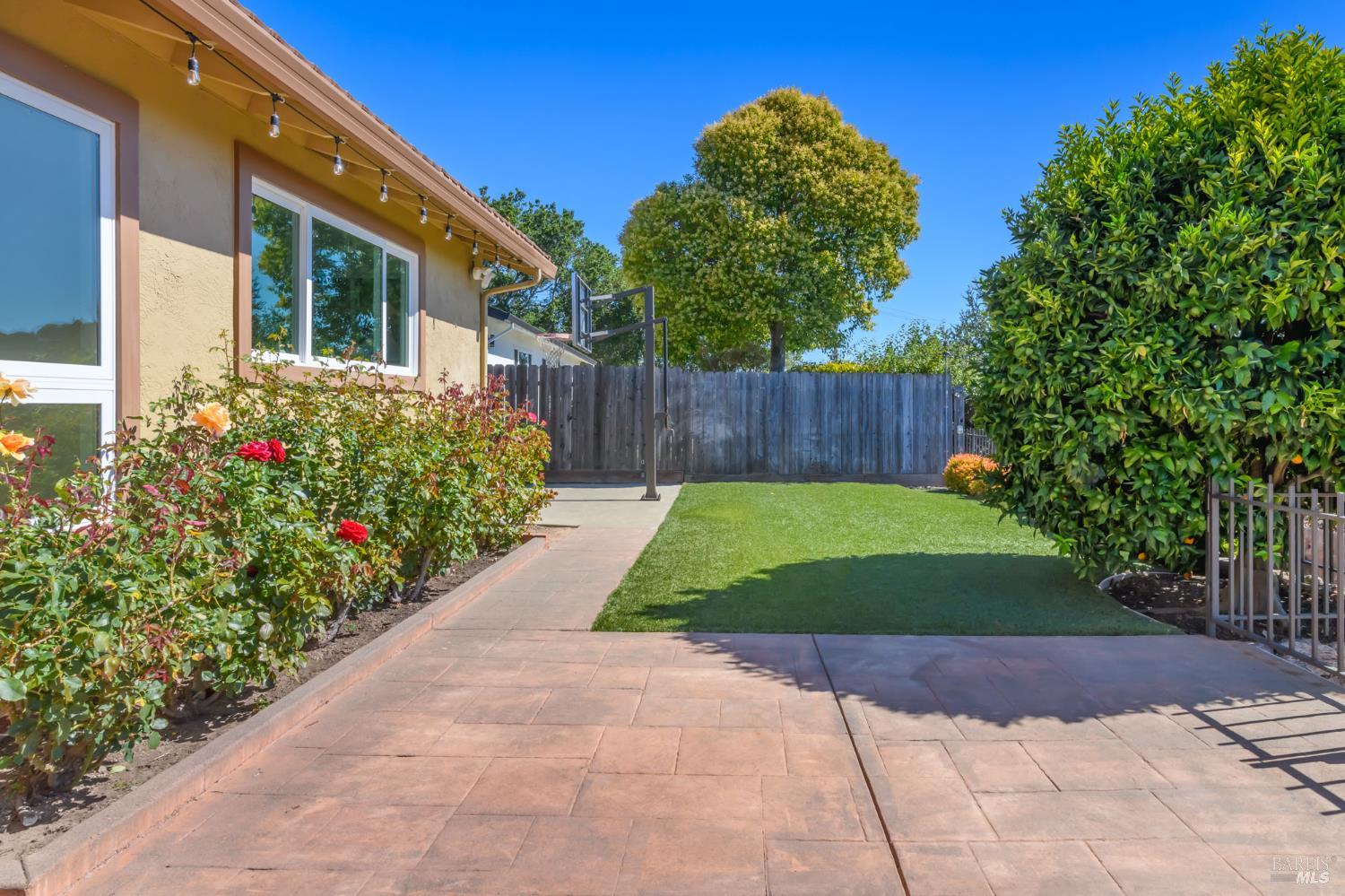Detail Gallery Image 40 of 44 For 120 Twelveoak Hill Dr, San Rafael,  CA 94903 - 4 Beds | 2/1 Baths