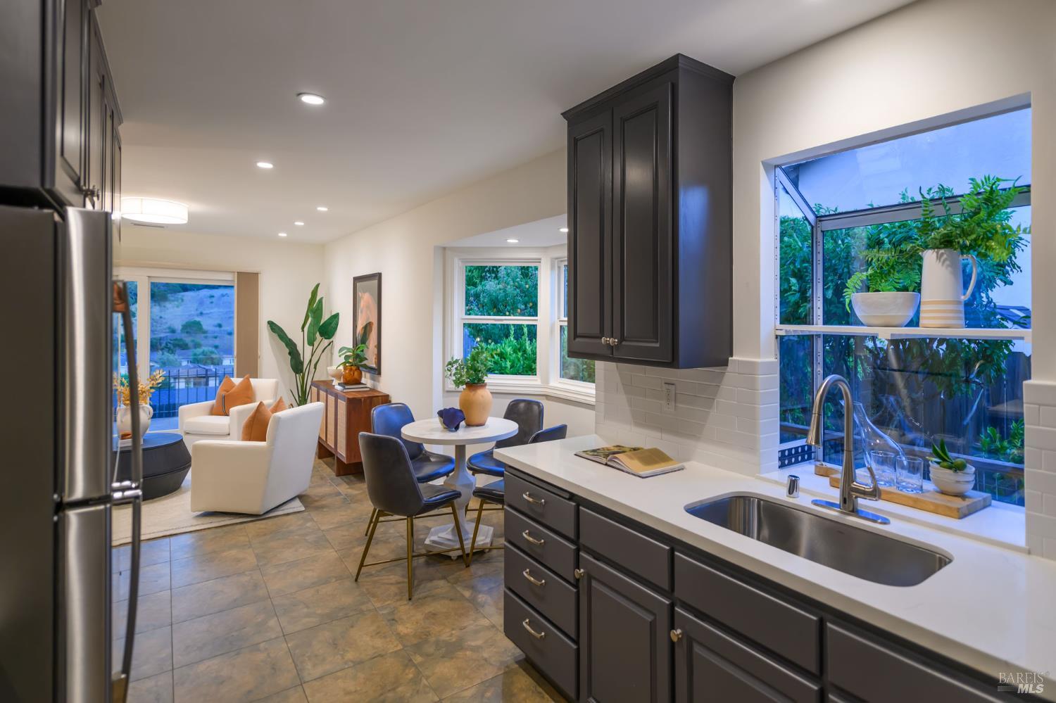 Detail Gallery Image 13 of 44 For 120 Twelveoak Hill Dr, San Rafael,  CA 94903 - 4 Beds | 2/1 Baths