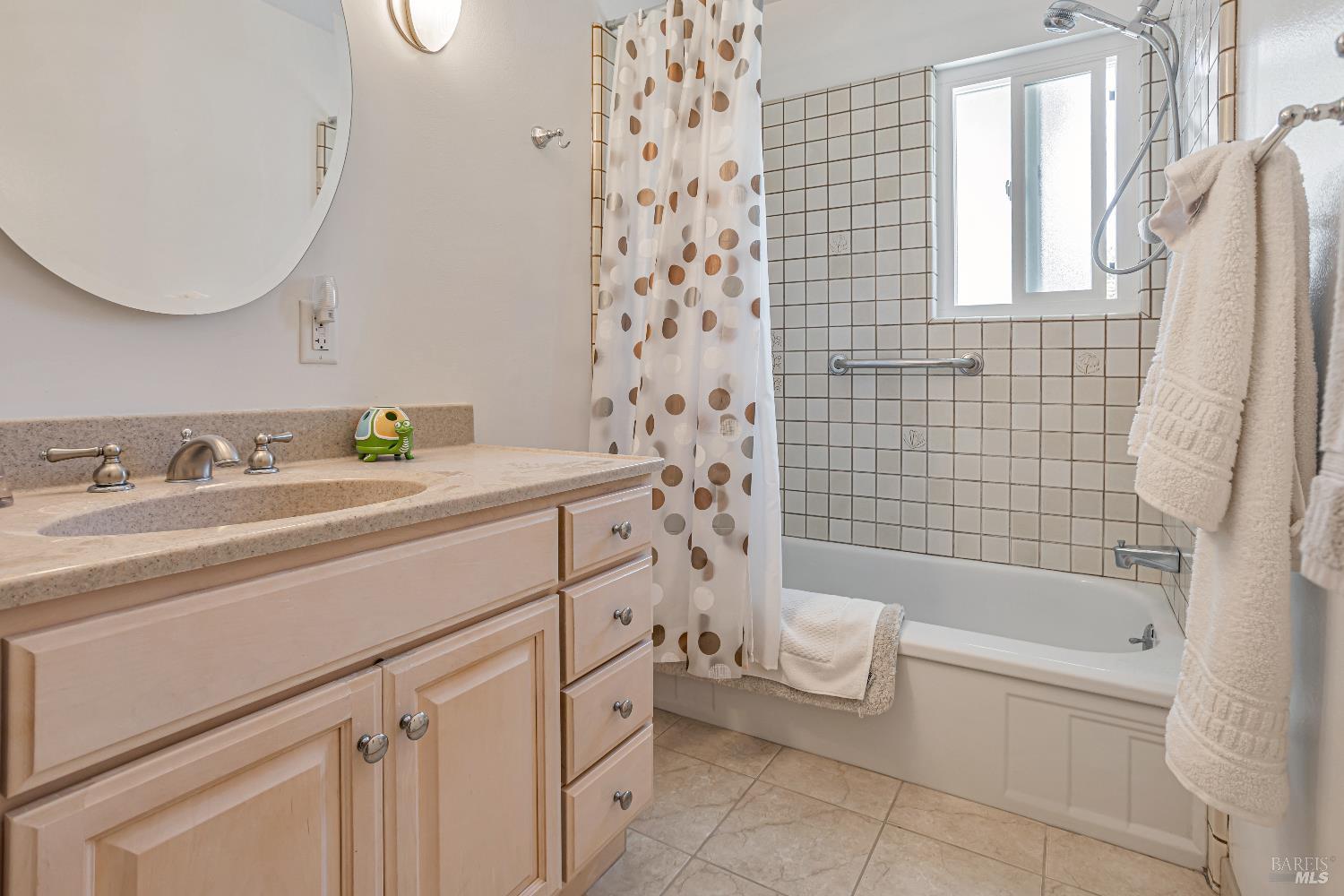 Detail Gallery Image 13 of 17 For 279 Orange Blossom Ln, San Rafael,  CA 94903 - 3 Beds | 2 Baths