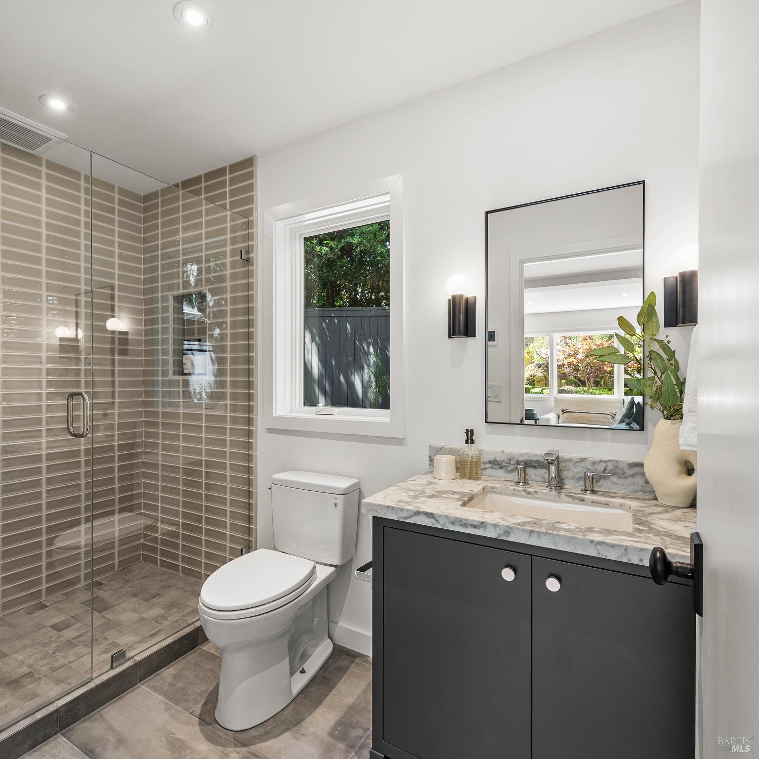 Detail Gallery Image 46 of 75 For 402 Alexander Ave, Larkspur,  CA 94939 - 4 Beds | 2/1 Baths