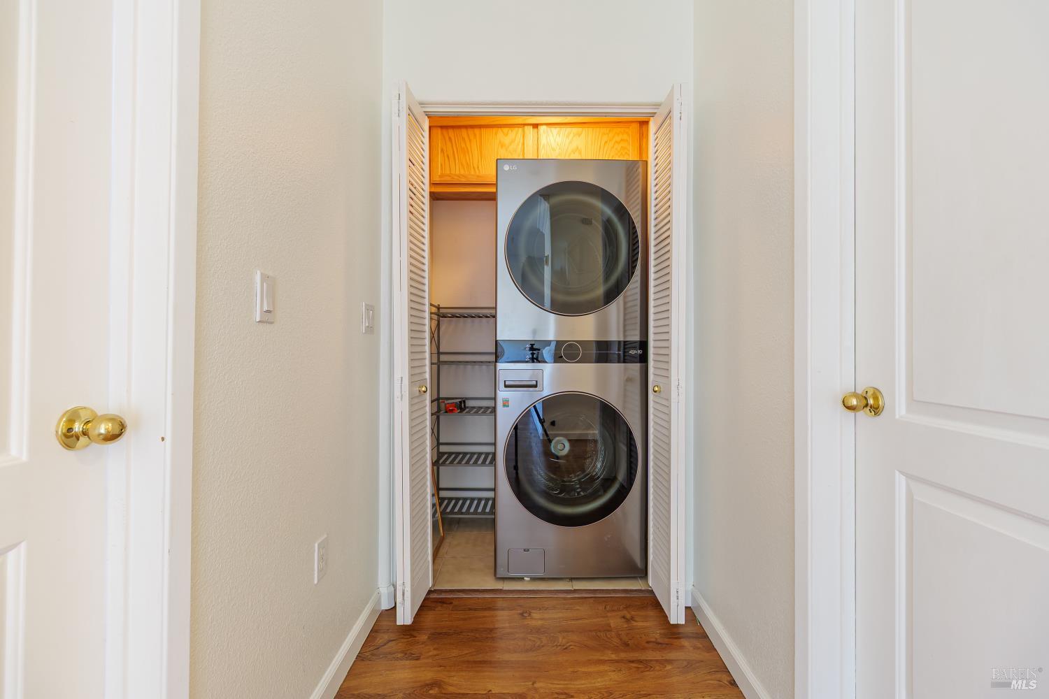 Detail Gallery Image 3 of 9 For 401 North Ave #210,  San Rafael,  CA 94903 - 2 Beds | 2 Baths